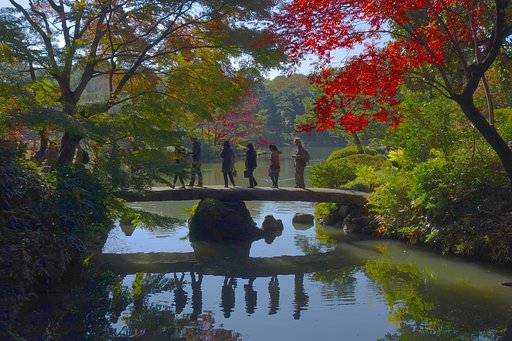 六義園　渡月橋