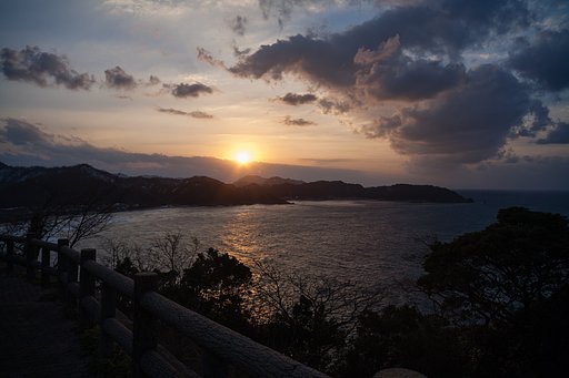 冬の日本海の夕暮れ-1。
