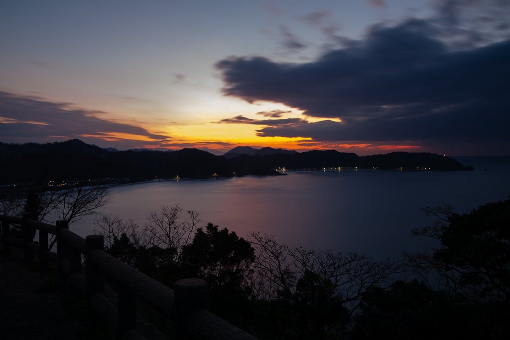 羽根尾半島方面の夜景 28mm。