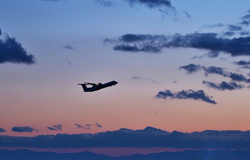 マジックアワーのボンバルディアDHC・8Q400