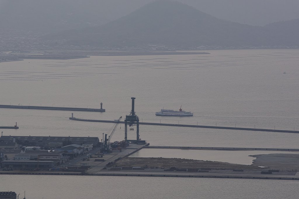 屋島から高松港を望む