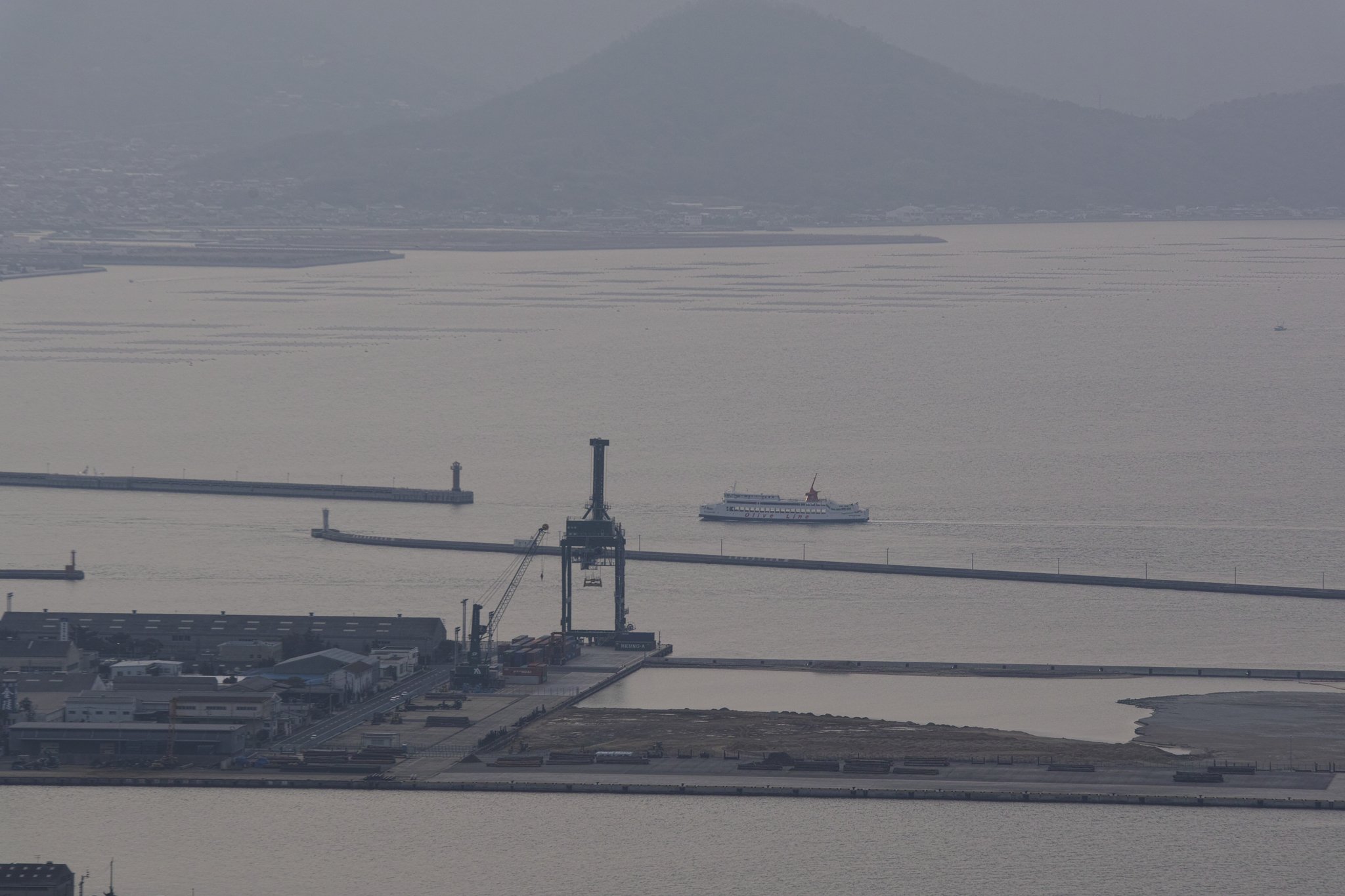 屋島から高松港を望む