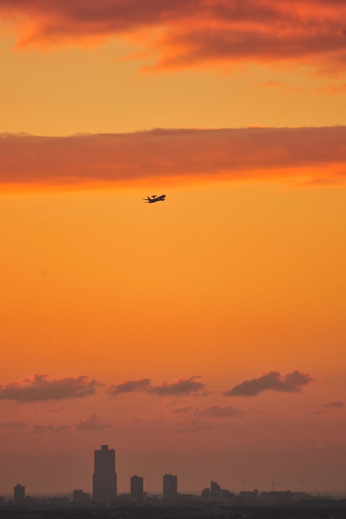 茜の空にAWAXテイクオフ