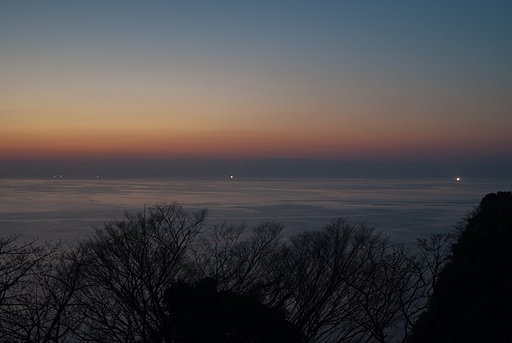 イカ釣り船が増えてきました。
