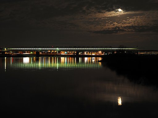 朧月の夜明け