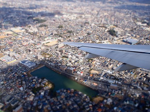 まもなく福岡空港に