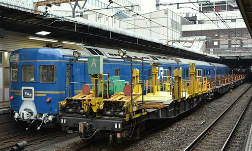 ブルートレインとレール運搬列車