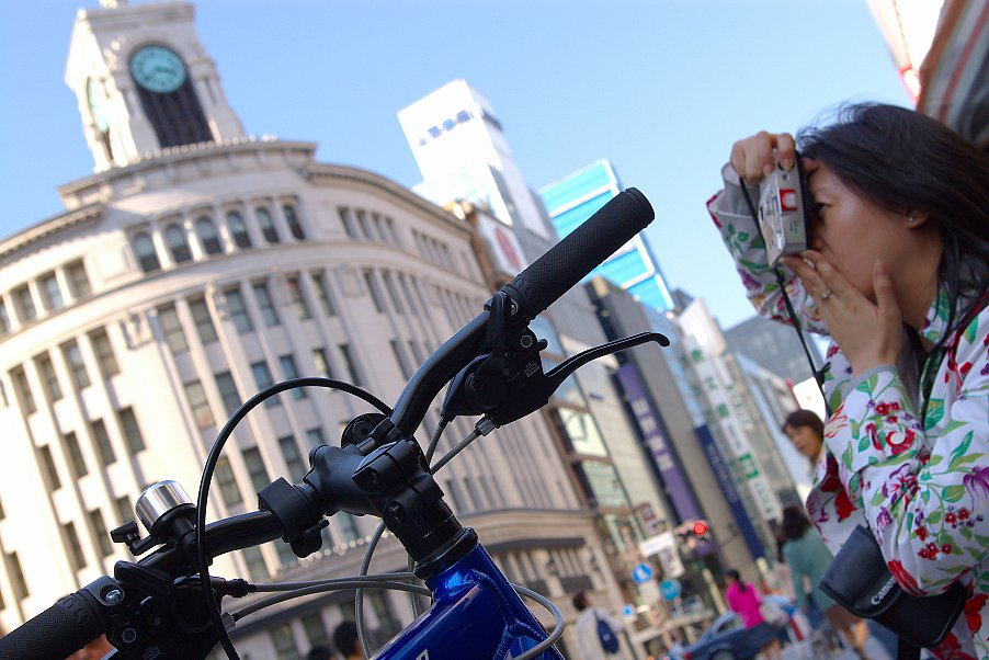 MTB、銀座ホコ天を行く