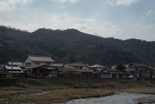 橋のたもとから・・。