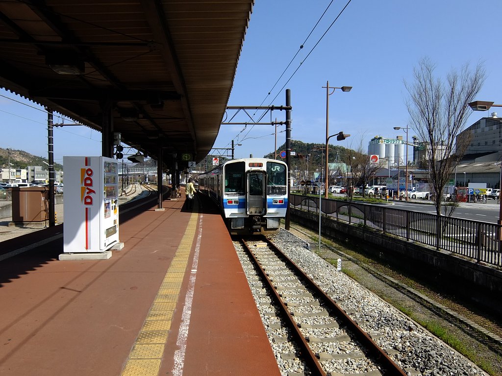 JR宇野駅にて