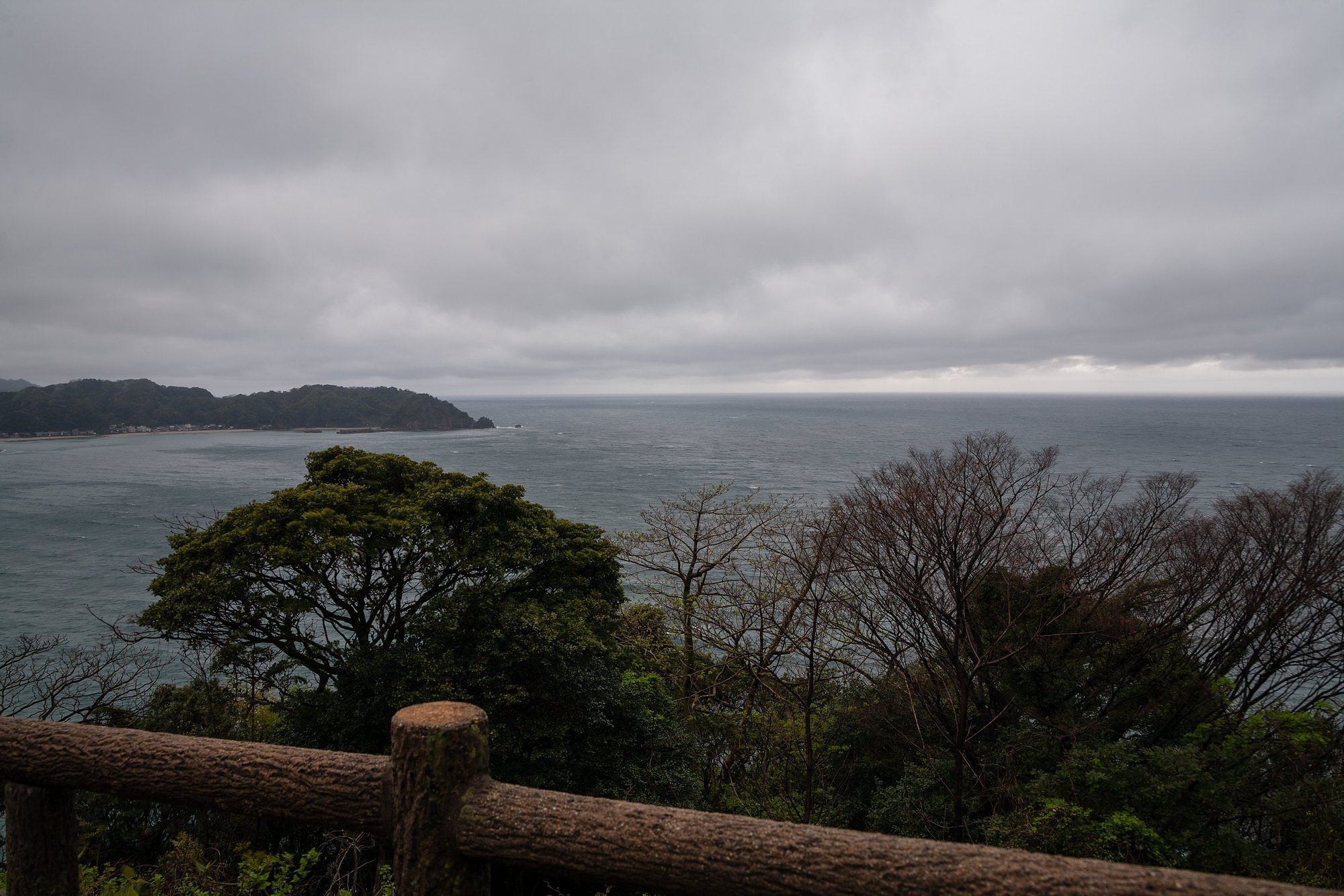 雨の日本海。