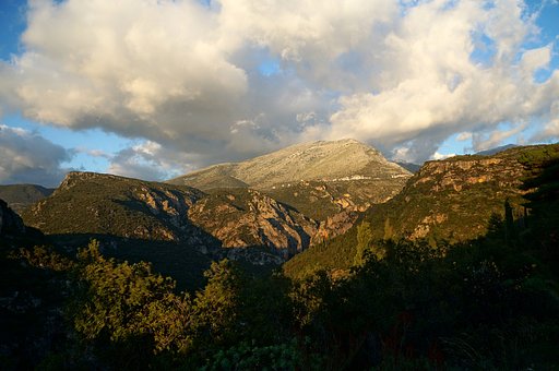 マニの山と空