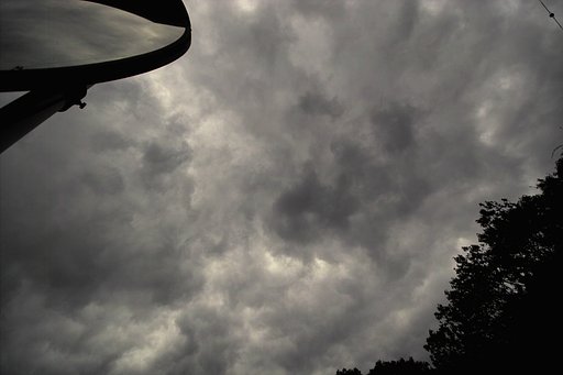 明日の天気は