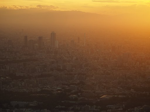 夕染めの街並み