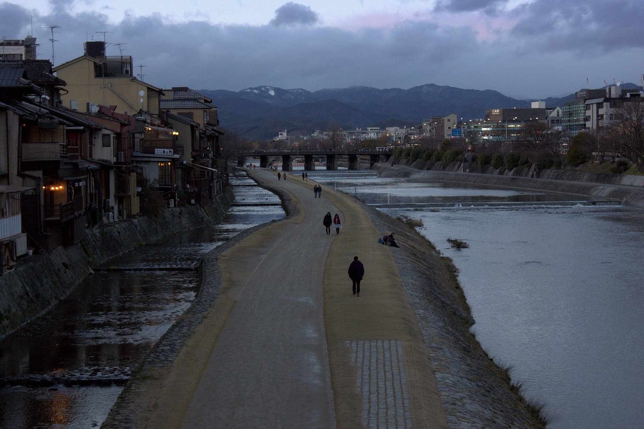 鴨川の夕暮れ