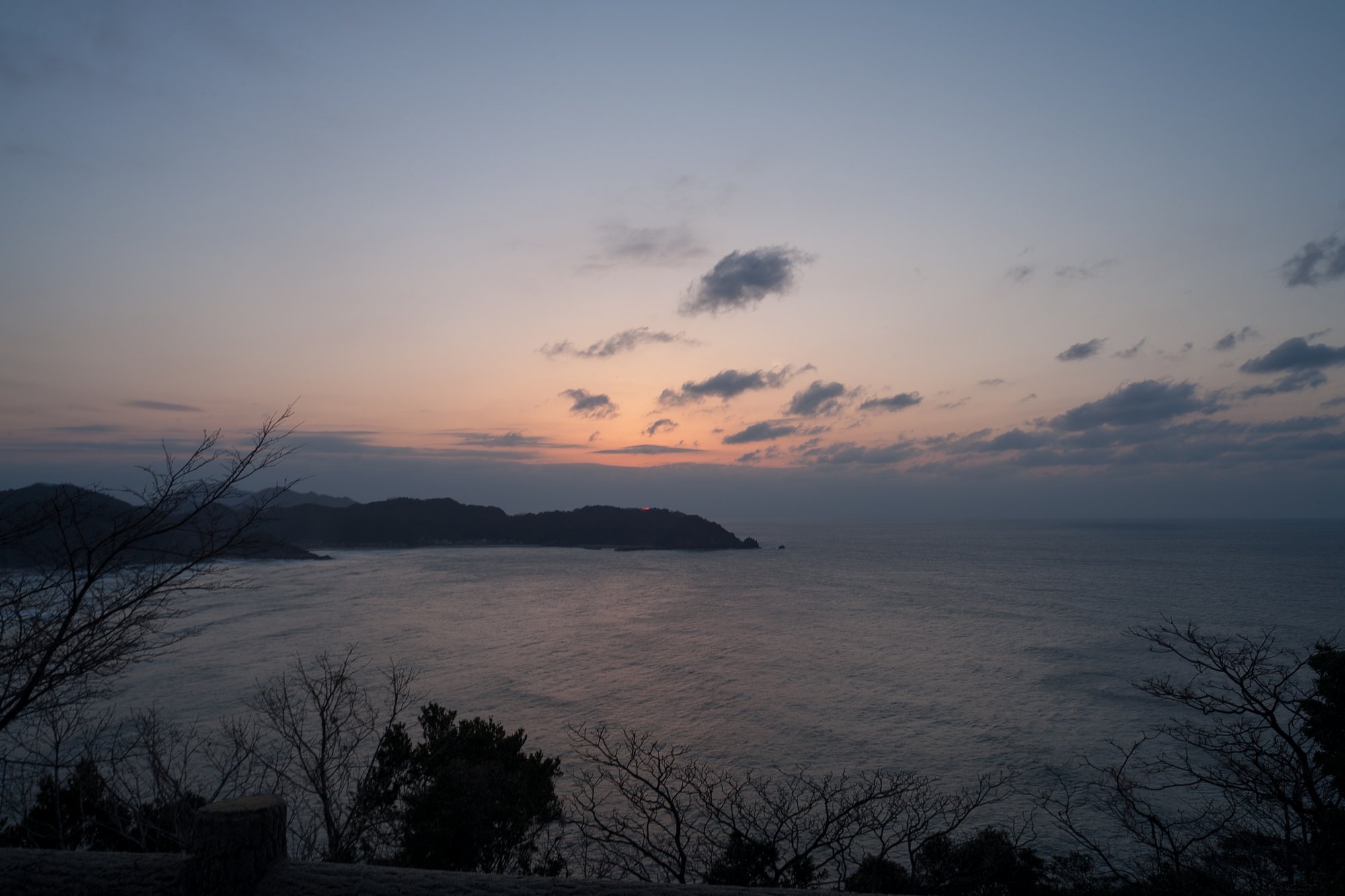 水平線への日の入り。