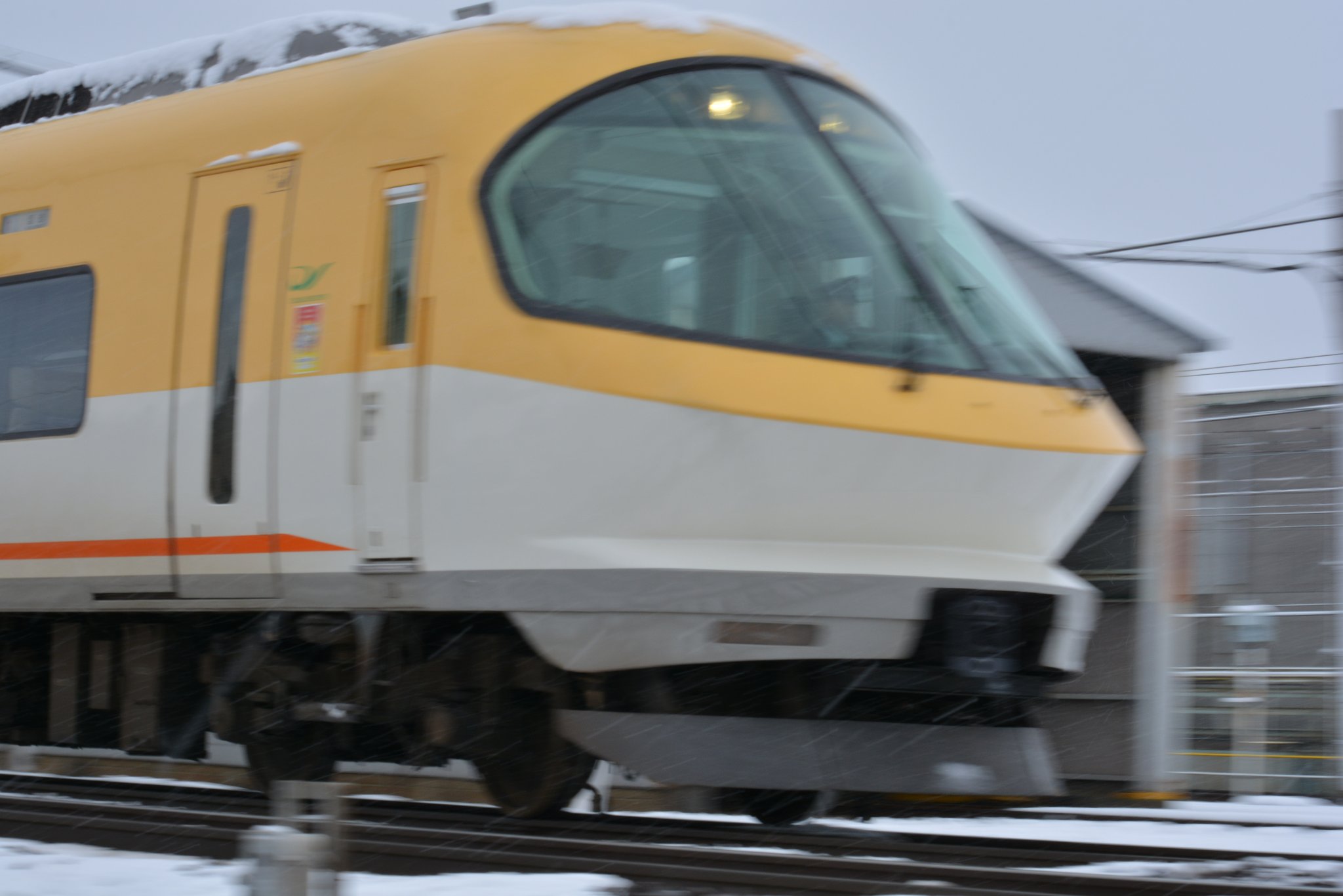 雪の中の伊勢志摩ライナー