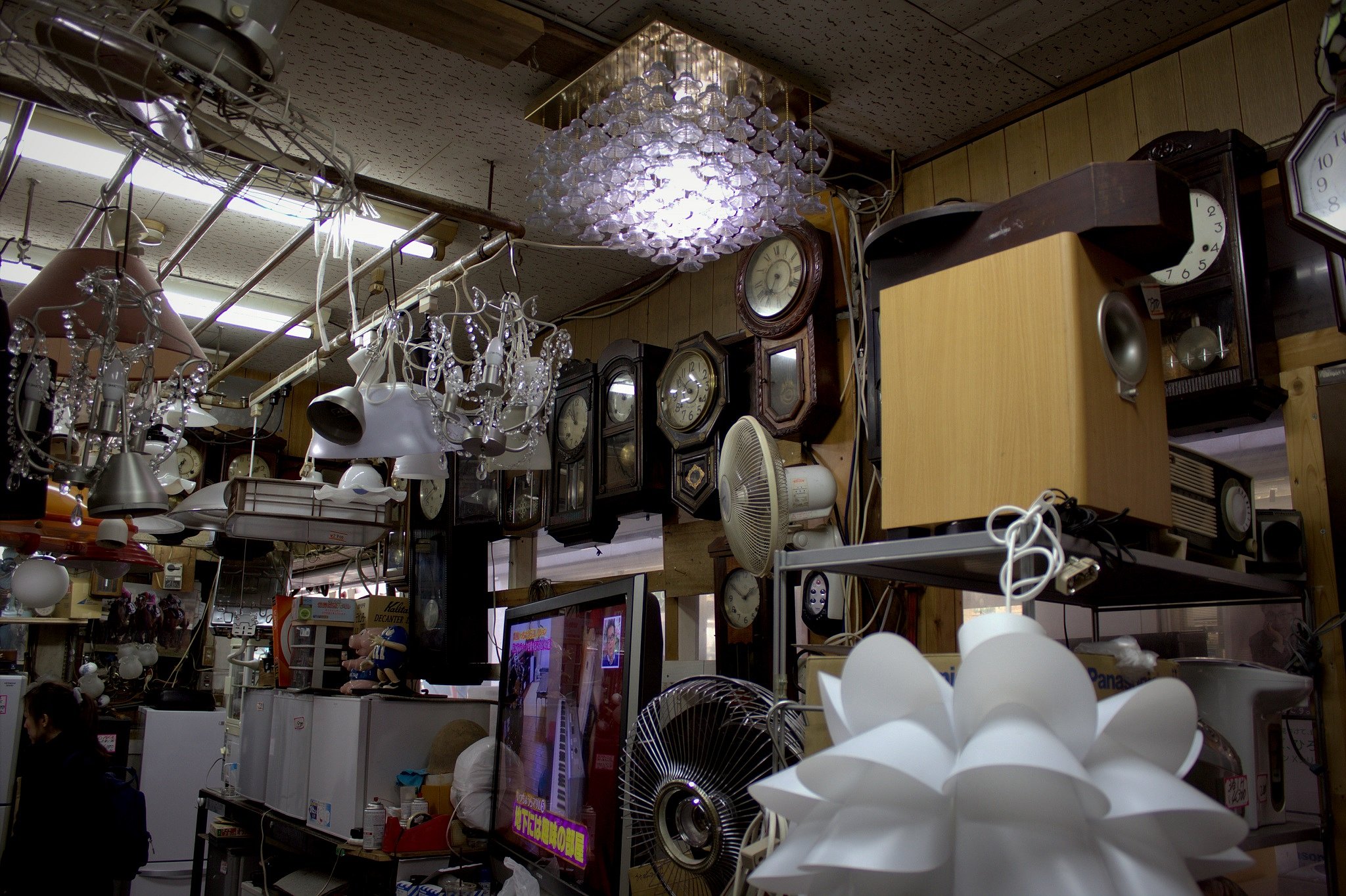 電気屋さん、店内