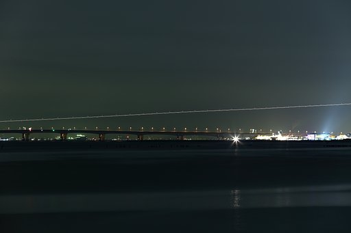着陸の光跡