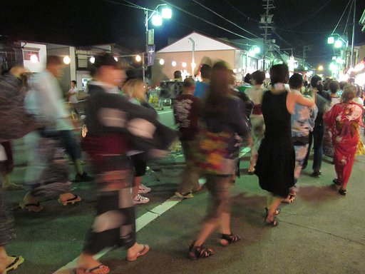 【広がる】踊りの輪