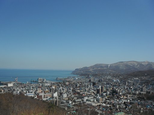 海＆チラリと山雪