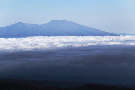 浮かぶ浅間山