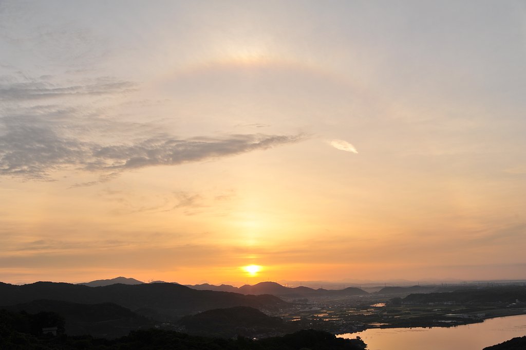 夜明けの日輪