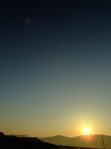 快晴の朝日