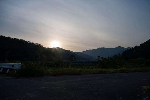 暗い曇り空・・。