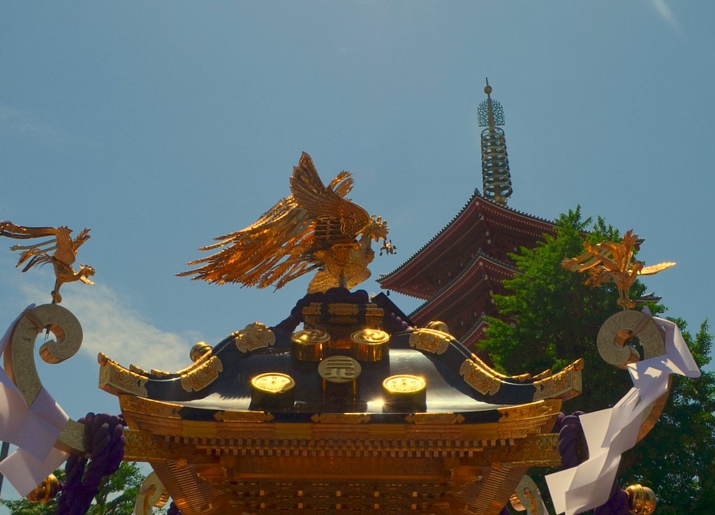 神輿と五重塔