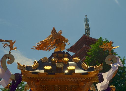 神輿と五重塔