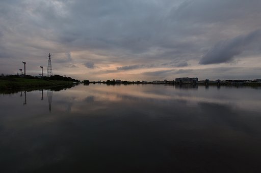 灰色とオレンジの濃淡