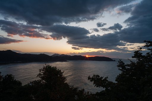 陸上岬からの日没前。