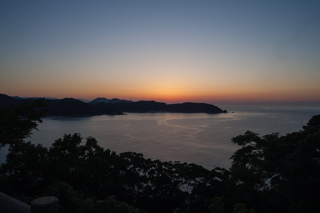 羽尾岬に日没・・。