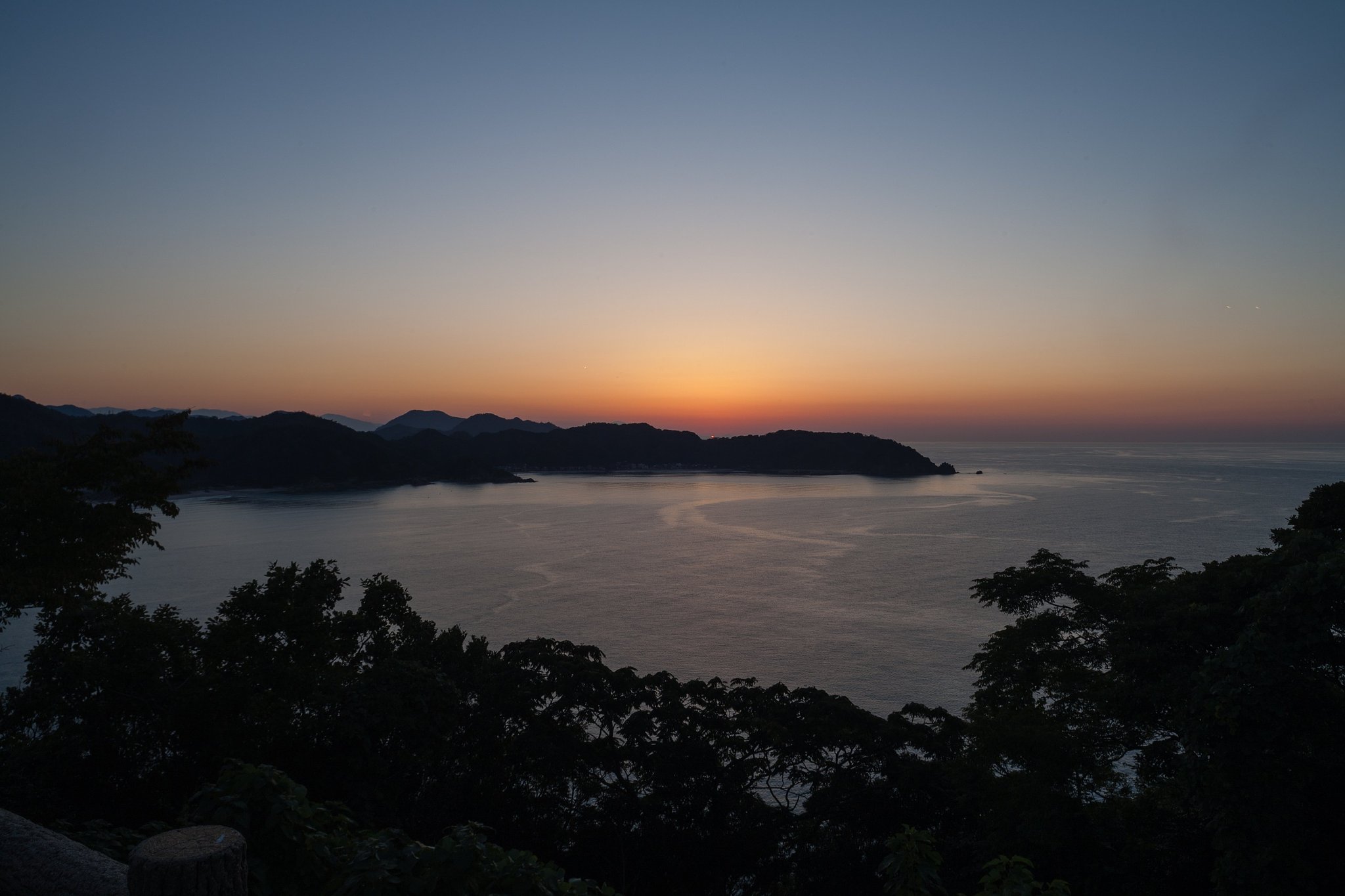 羽尾岬に日没・・。