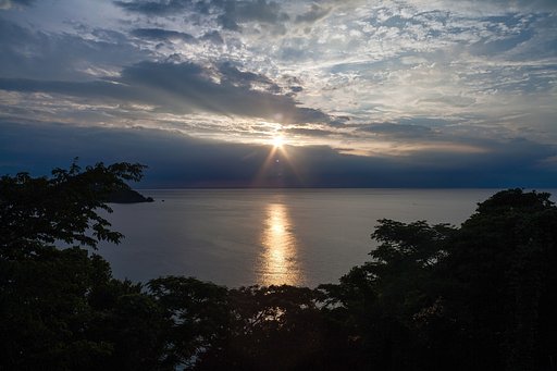 日本海の夕暮れ。