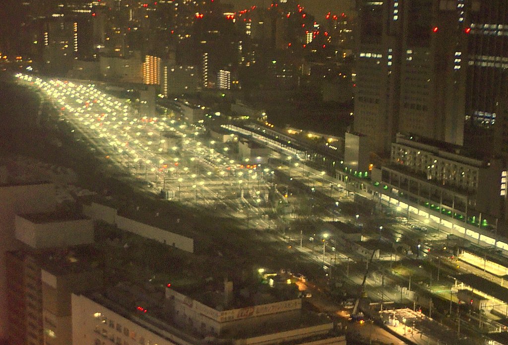 深夜の品川駅構内