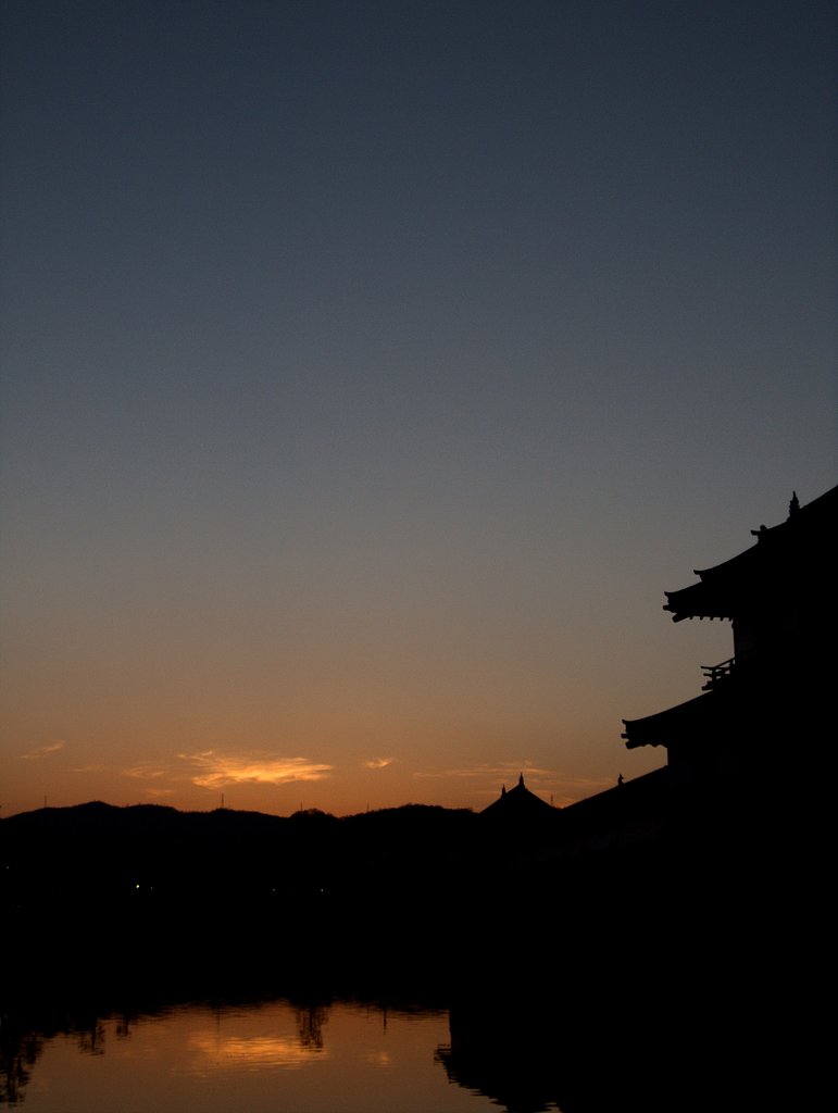 お堀の夕景