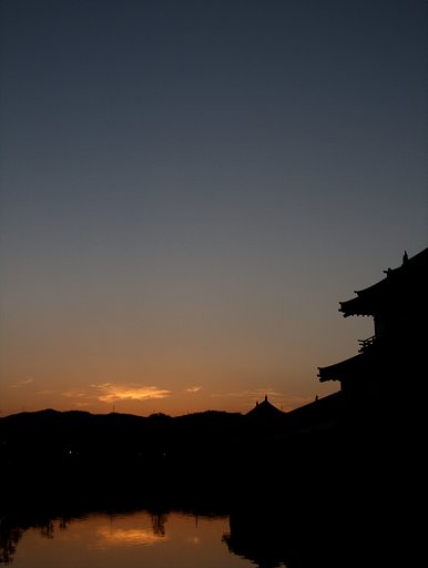 お堀の夕景