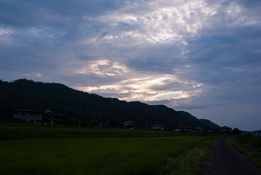 空一面暗い雲の日。