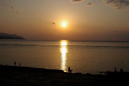 日が沈むまで磯遊び