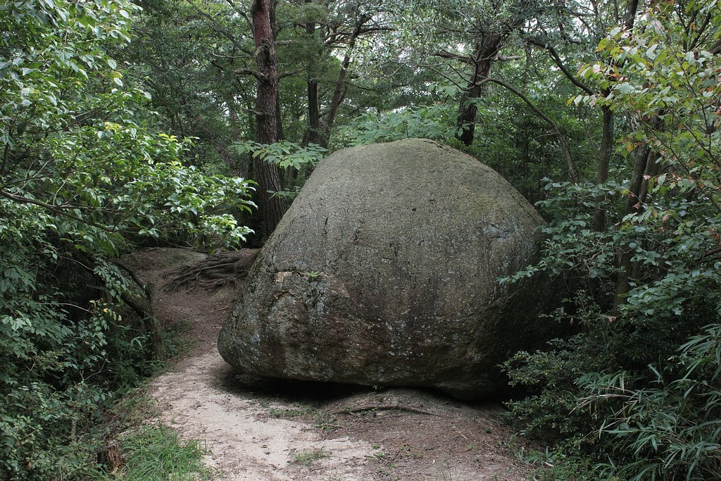 尾根道漬物石