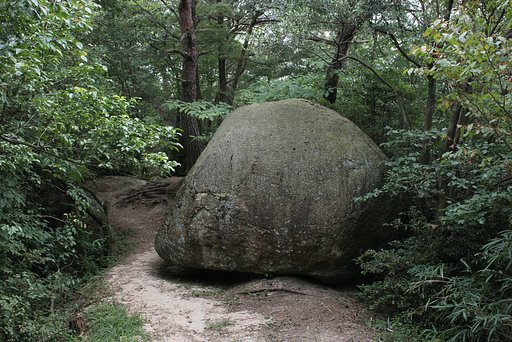 尾根道漬物石