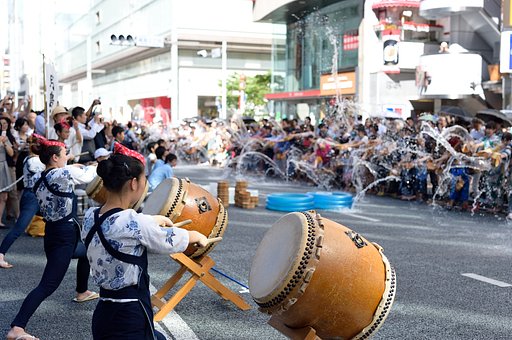 銀座で打ち水