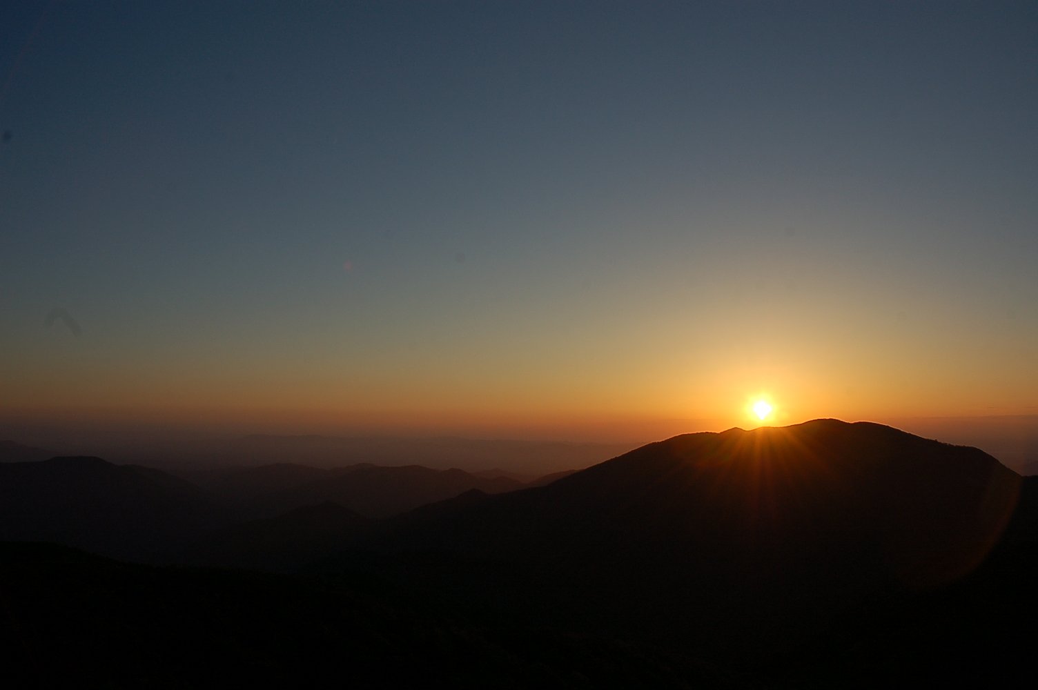 山の夕暮れ