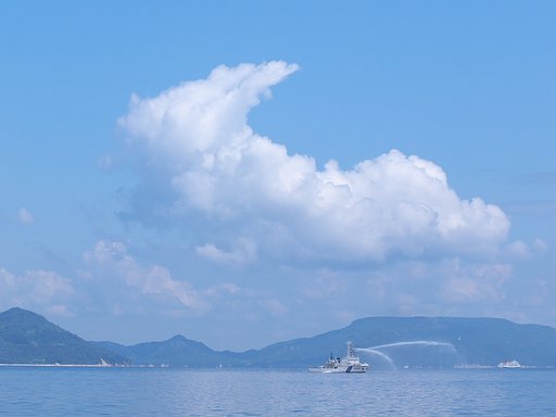 跳ねる