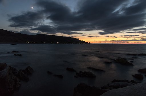 日没後の海