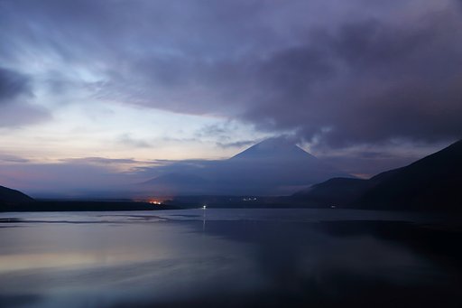 本栖湖から拝む富士