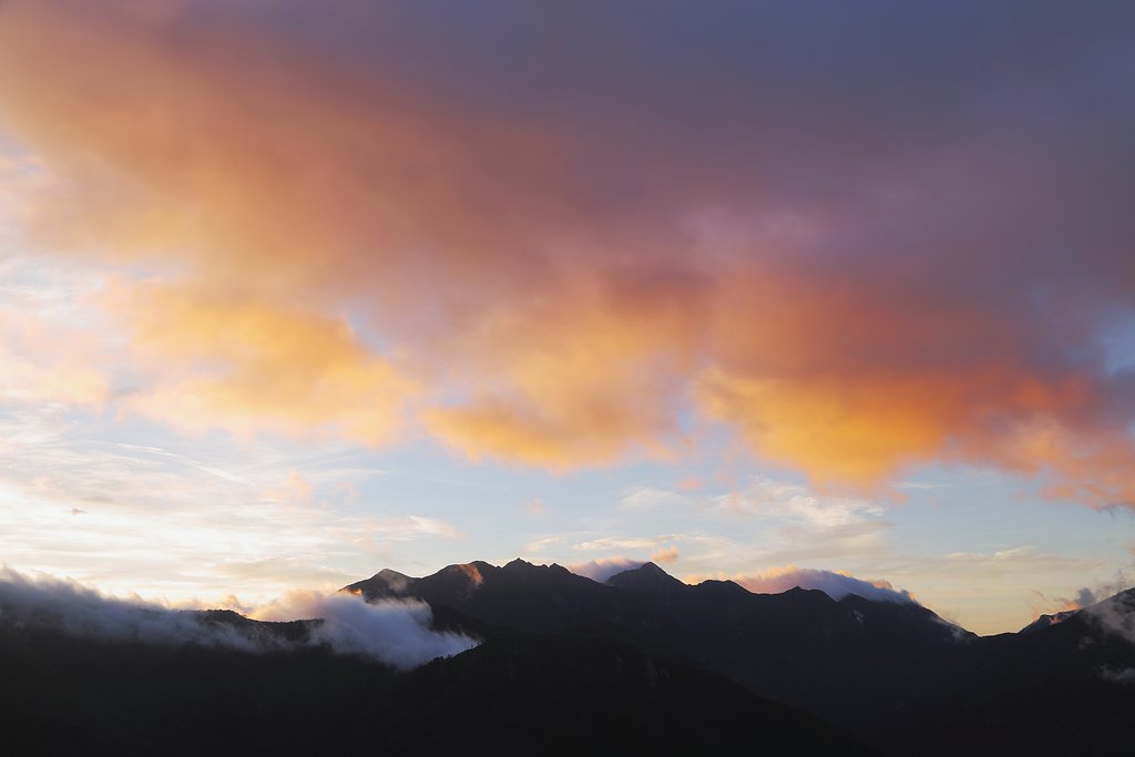 巨大な朝焼け雲