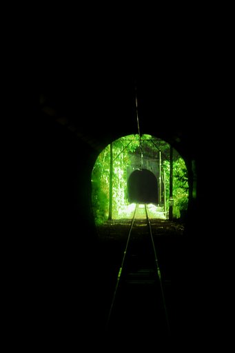 トンネルだ・・・またトンネルだー